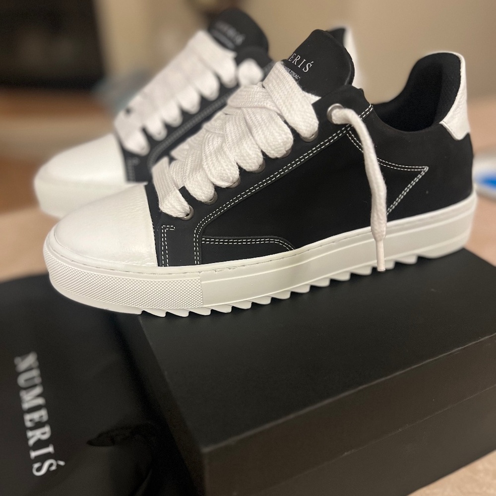 NUMERIS Atelier - Acrylic Black (NEW)
